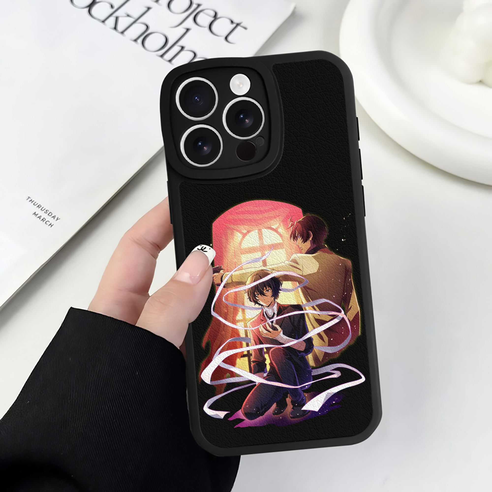 （画像用） 文豪ストレイドッグス Bungo Stray Dogs 【iPhone 16シリーズ対応】シリコンスマホケース（レザー調） 材質：シリコン
